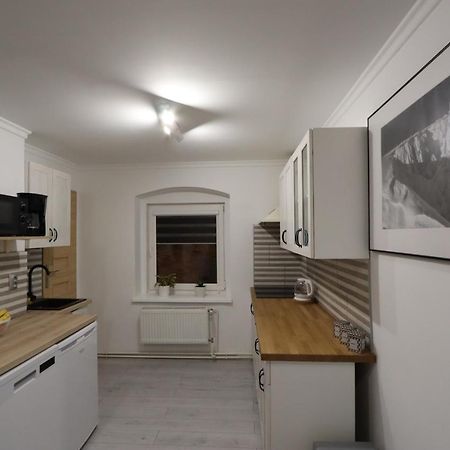 Apartament Przy Skwerku Apartment Шклярска Поремба Екстериор снимка