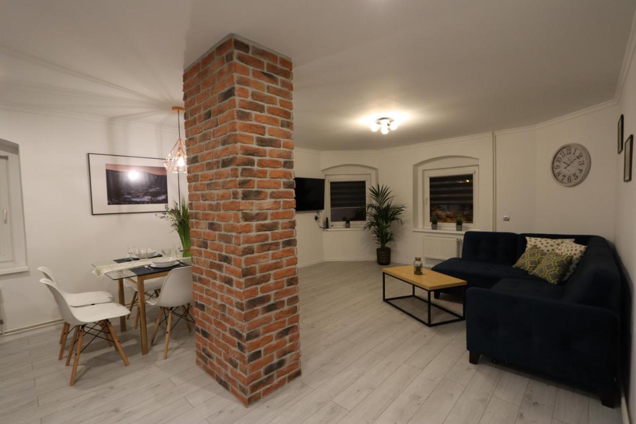 Apartament Przy Skwerku Apartment Шклярска Поремба Екстериор снимка