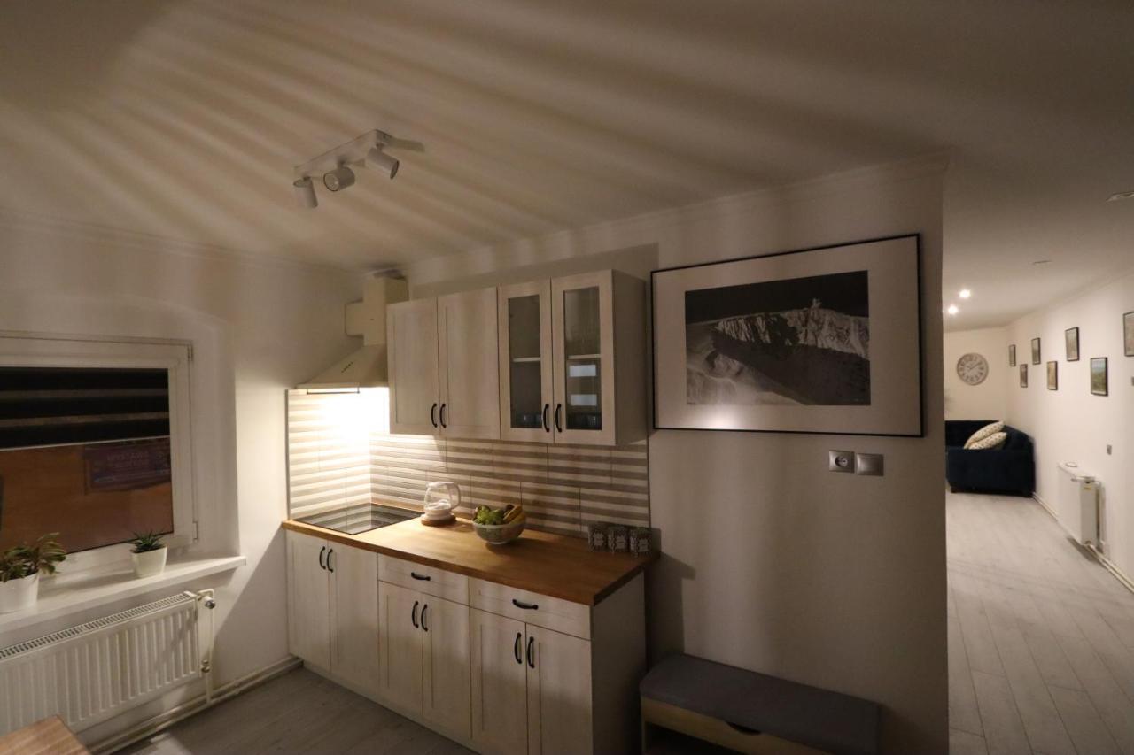 Apartament Przy Skwerku Apartment Шклярска Поремба Екстериор снимка