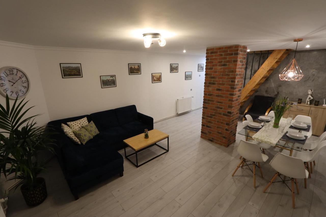 Apartament Przy Skwerku Apartment Шклярска Поремба Екстериор снимка